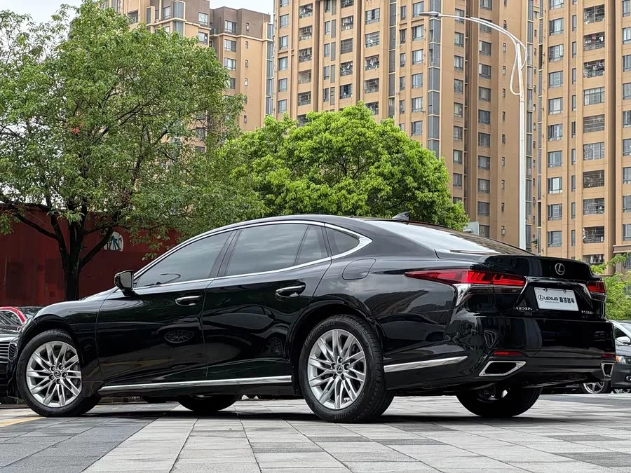 Lexus LS