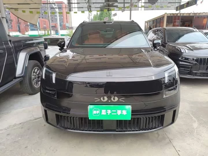 Lynk & Co 900