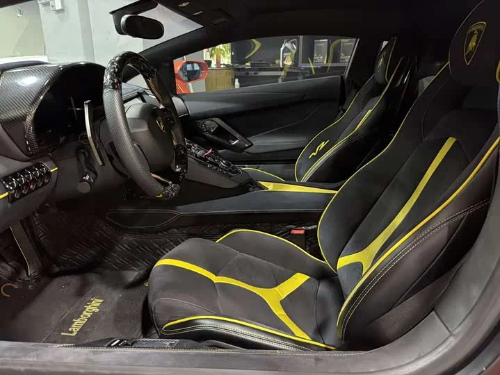 Lamborghini Aventador