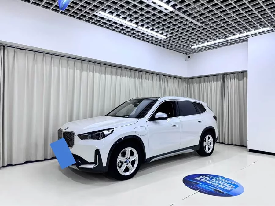 BMW iX1