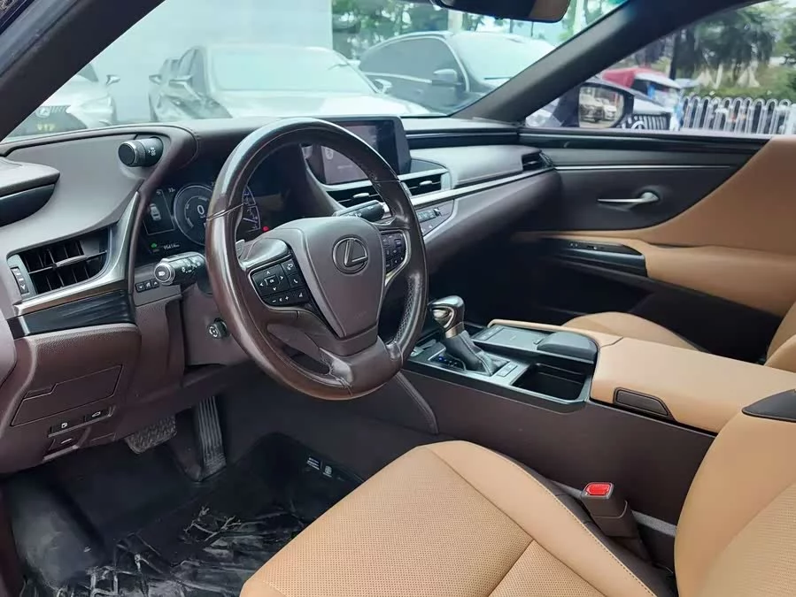 Lexus ES