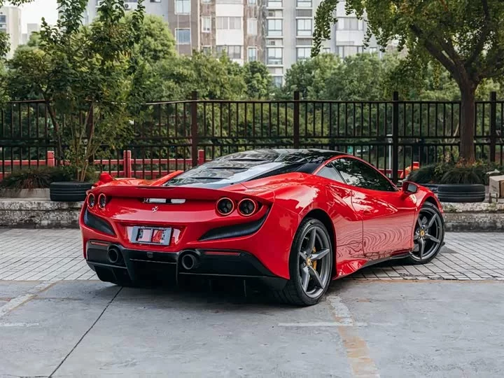 ferrari F8