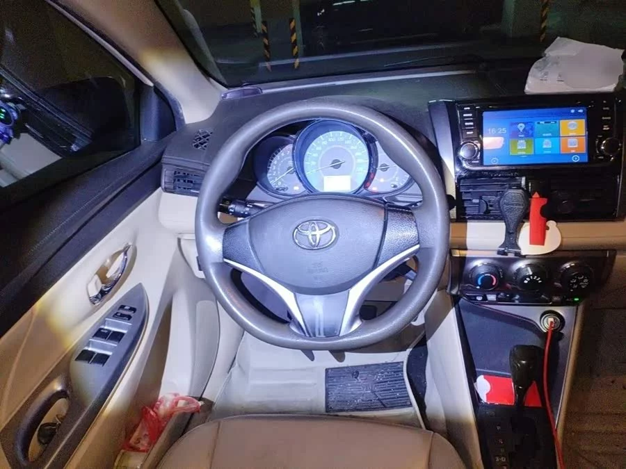Toyota YARiS L