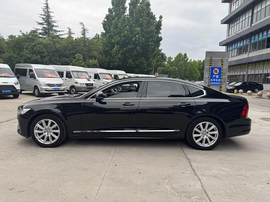 Volvo S90
