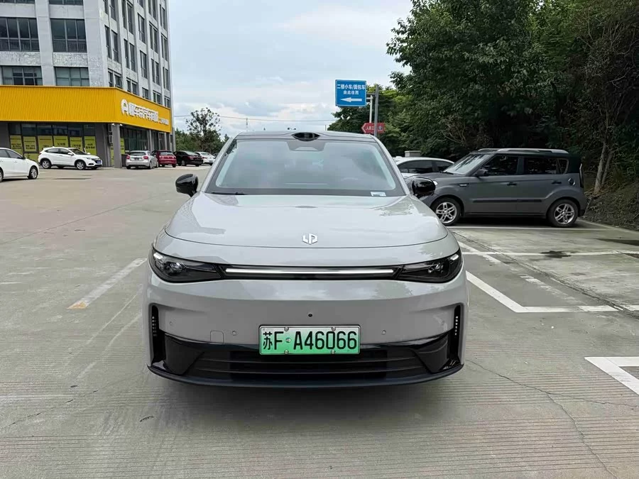 Leapmotor C10