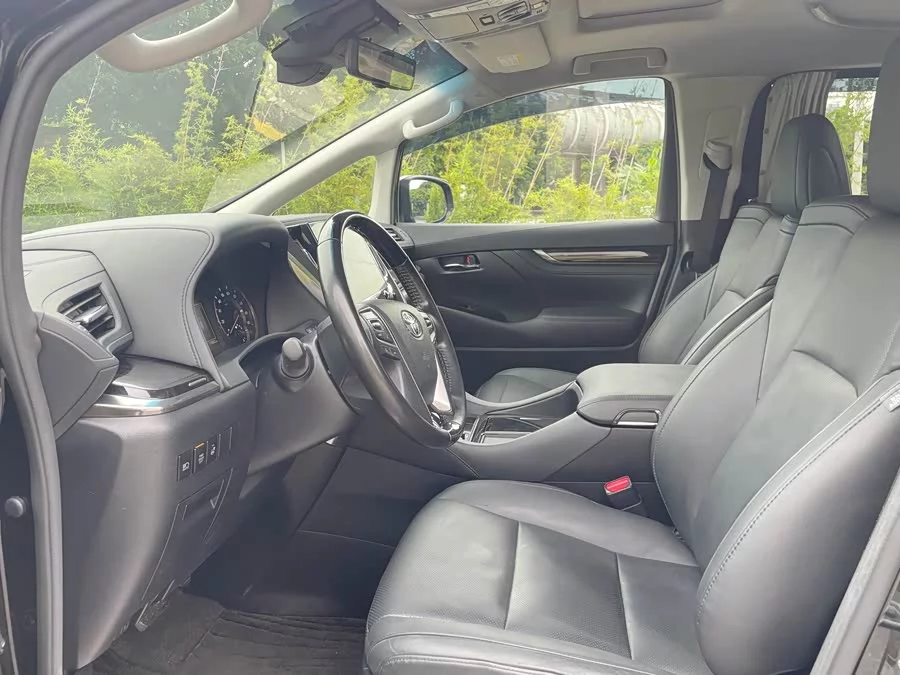 Toyota Crown Vellfire