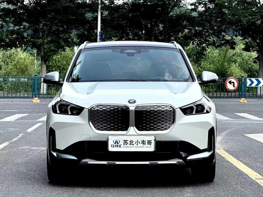 BMW iX1