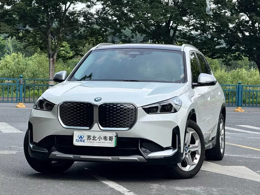 BMW iX1