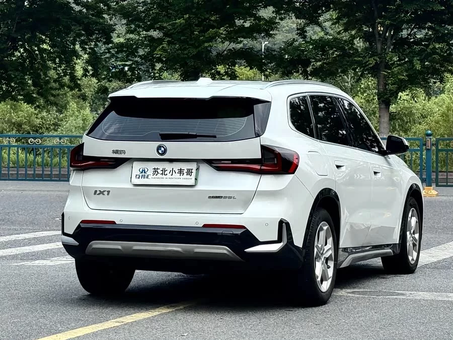 BMW iX1