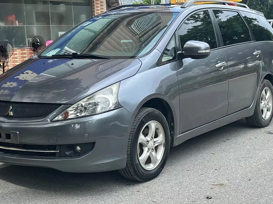Mitsubishi Grandi