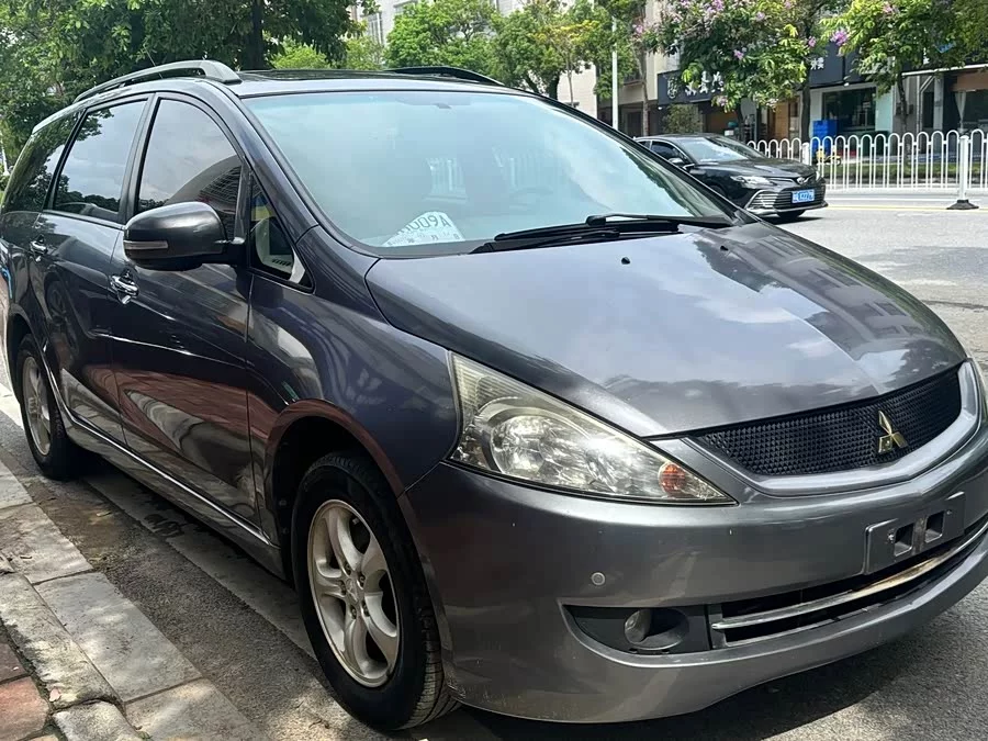 Mitsubishi Grandi