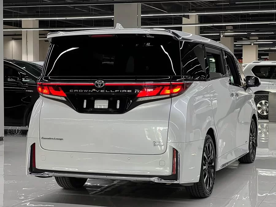 Toyota Crown Vellfire