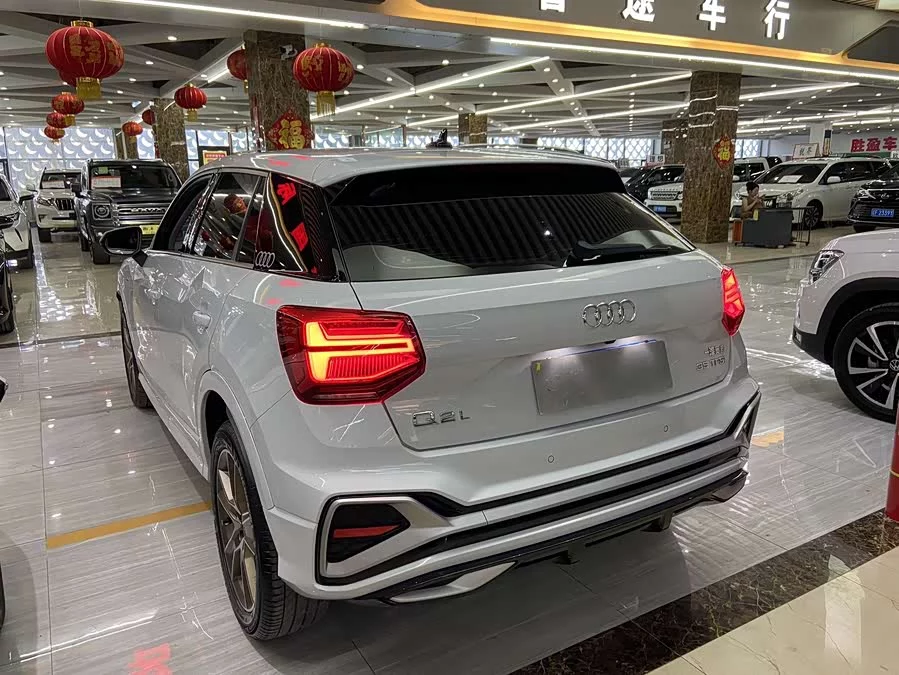 Audi Q2L