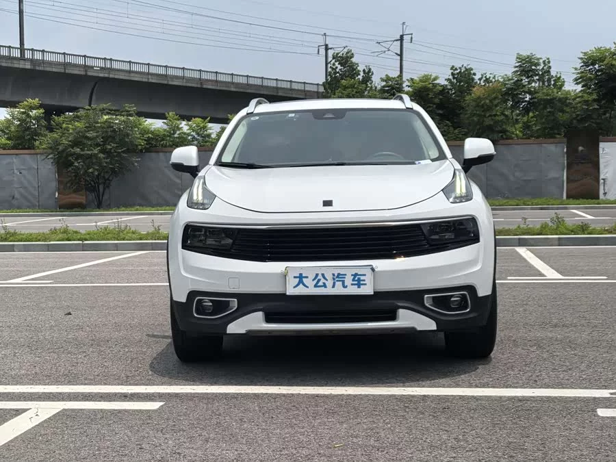 Lynk & Co 01