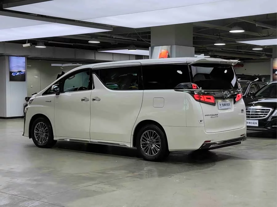 Toyota Crown Vellfire