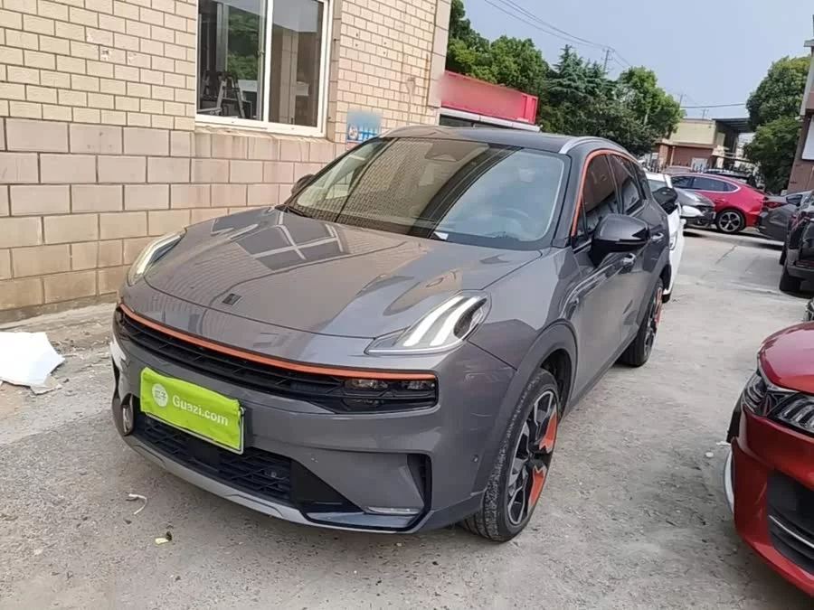 Lynk & Co 06