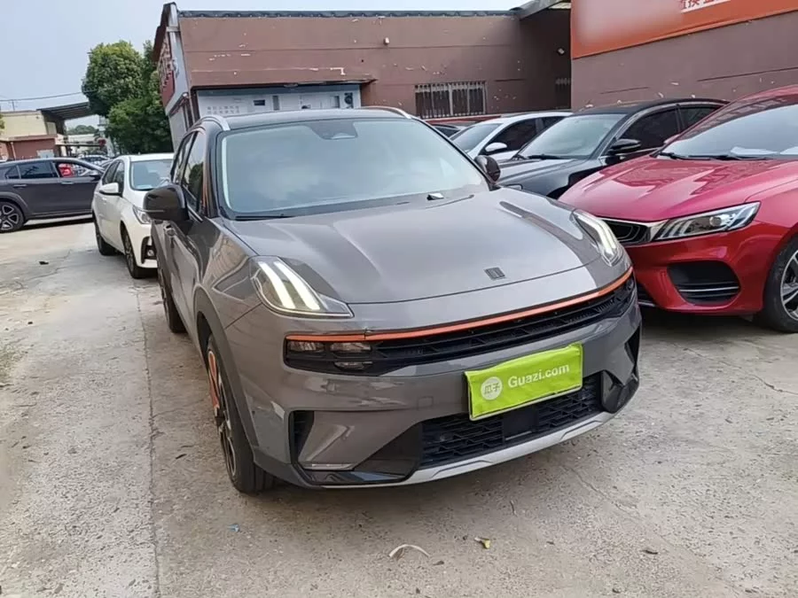 Lynk & Co 06