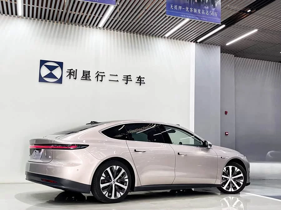 NIO ET7