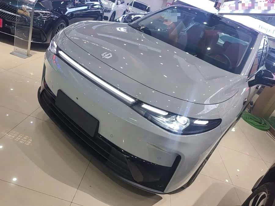 Leapmotor C10