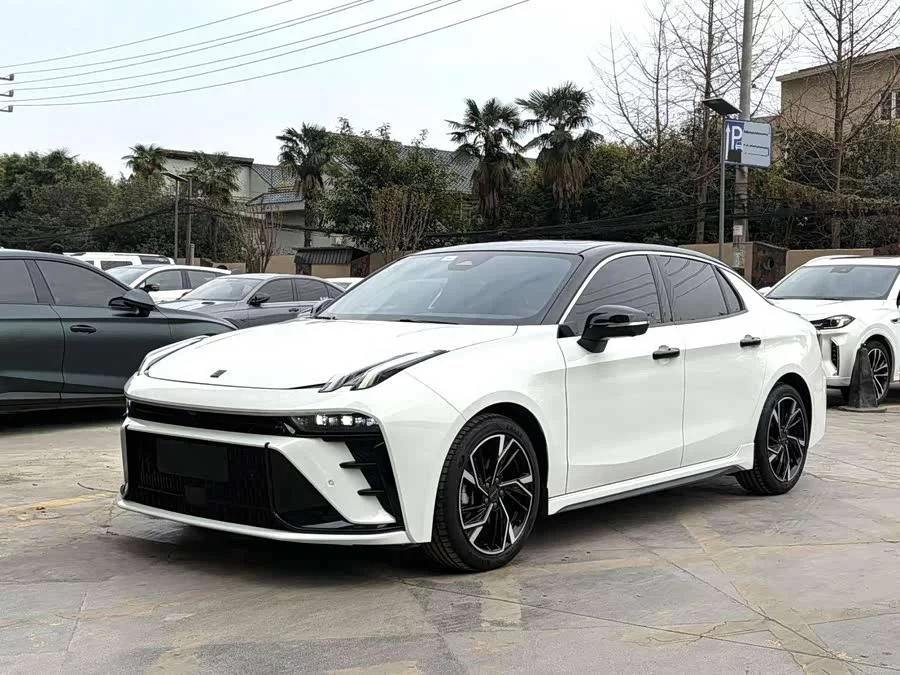 Lynk & Co 03