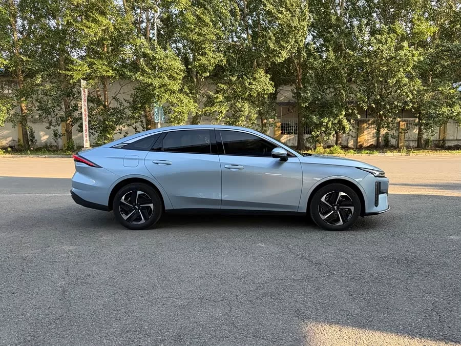 Geely Galaxy L6