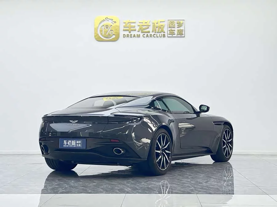 Aston Martin DB11