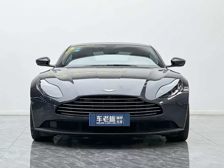 Aston Martin DB11