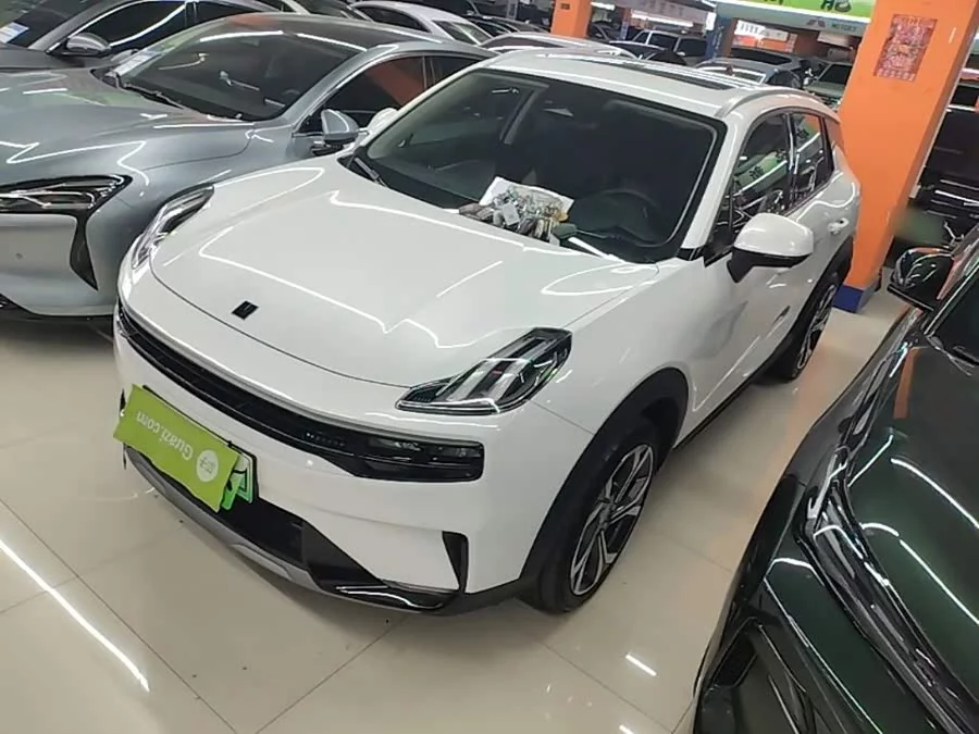 Lynk & Co 06 EM-P