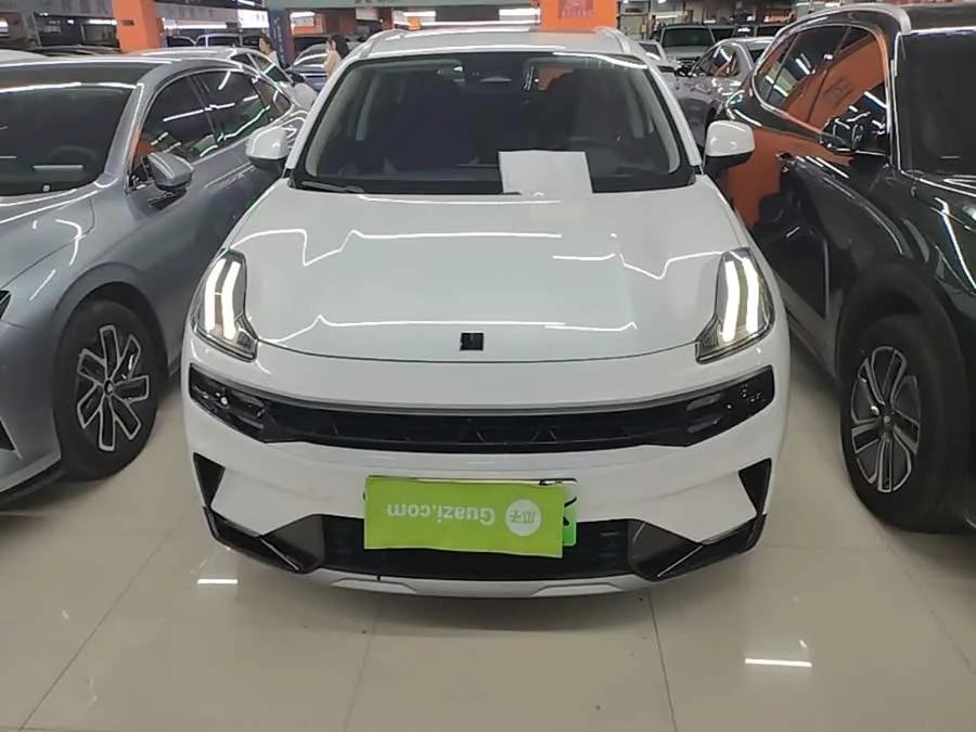 Lynk & Co 06 EM-P