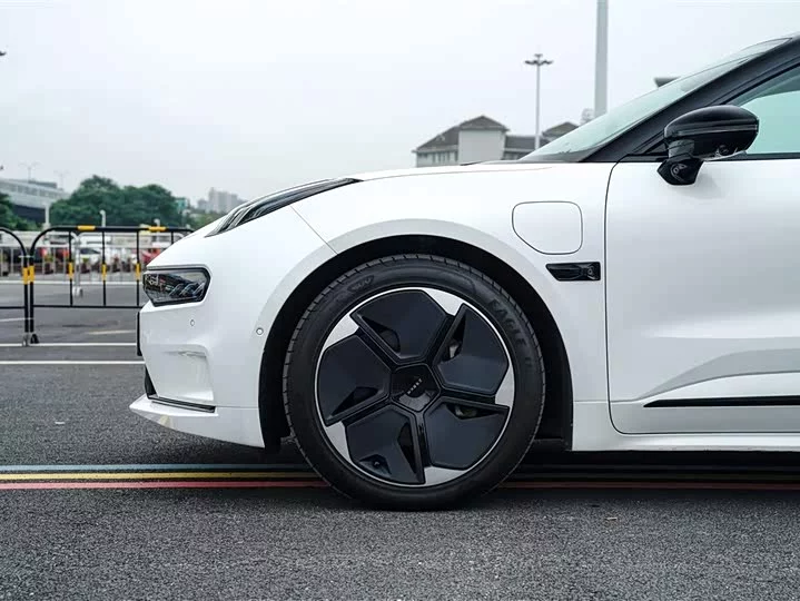 ZEEKR 001
