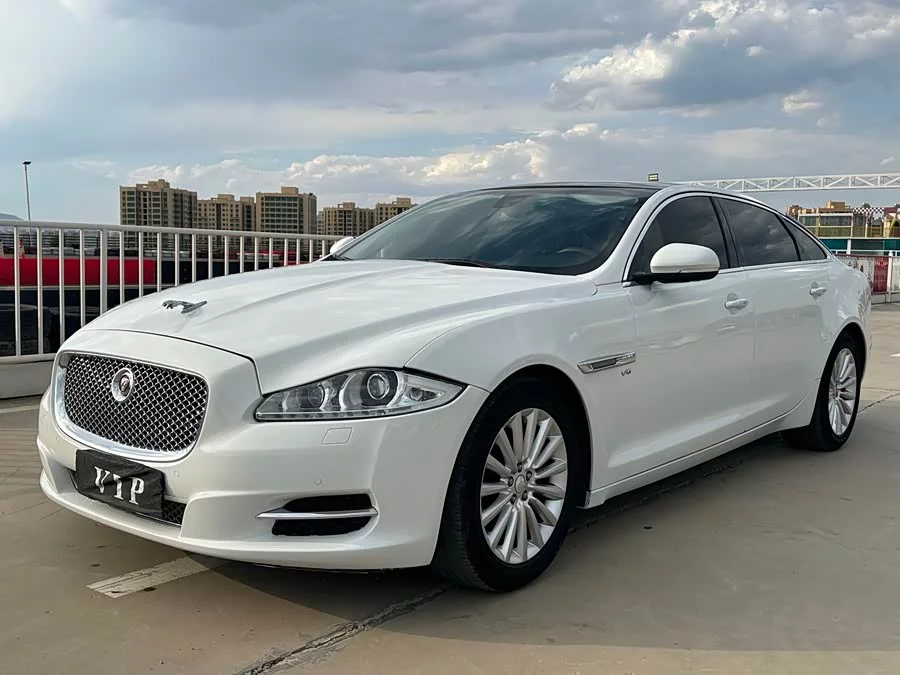 Jaguar XJ