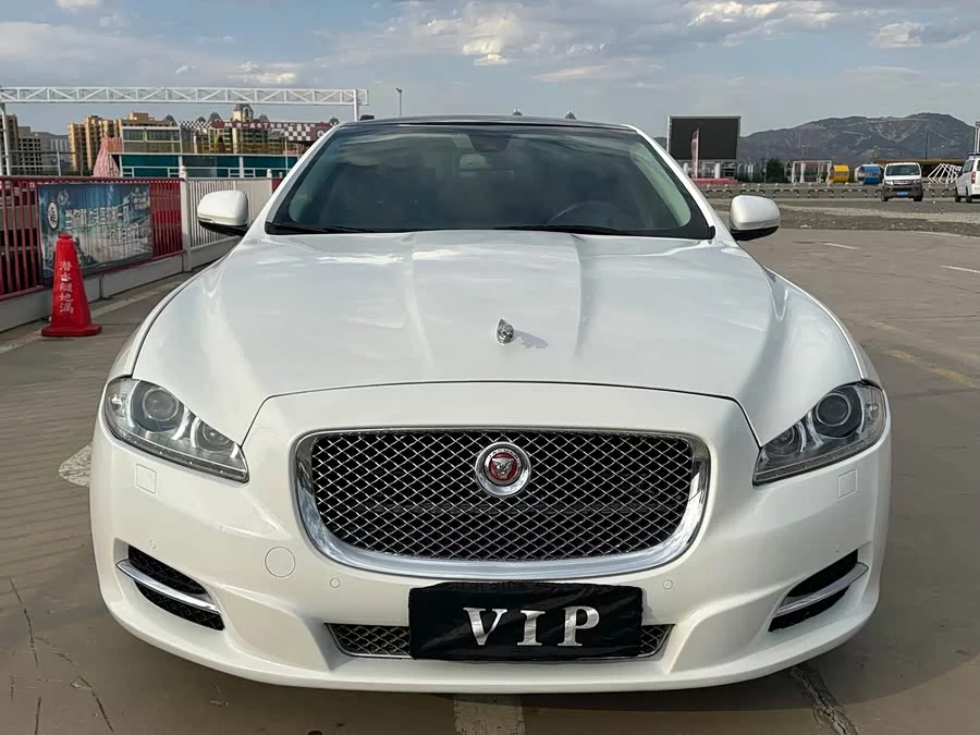 Jaguar XJ
