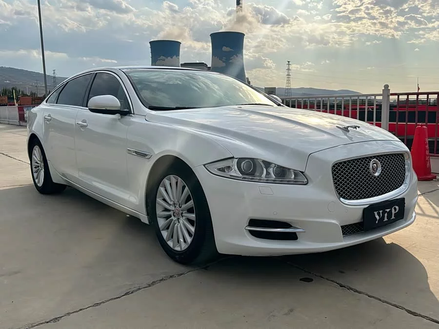 Jaguar XJ