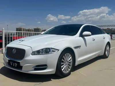 Jaguar XJ