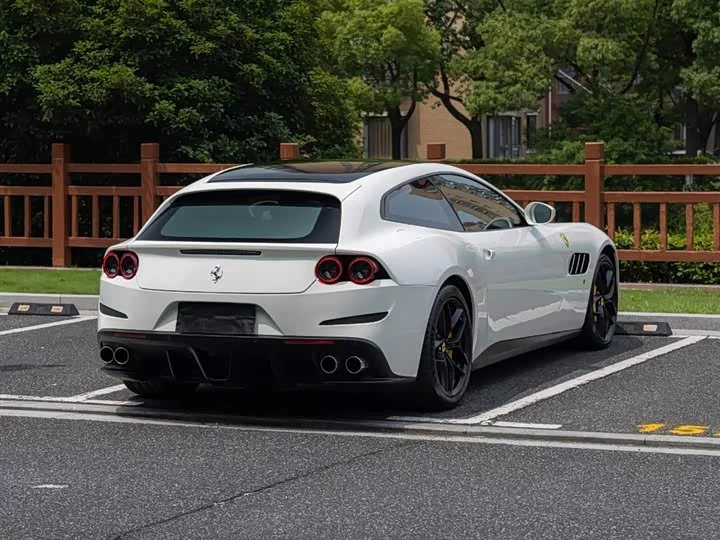 ferrari GTC4Lusso