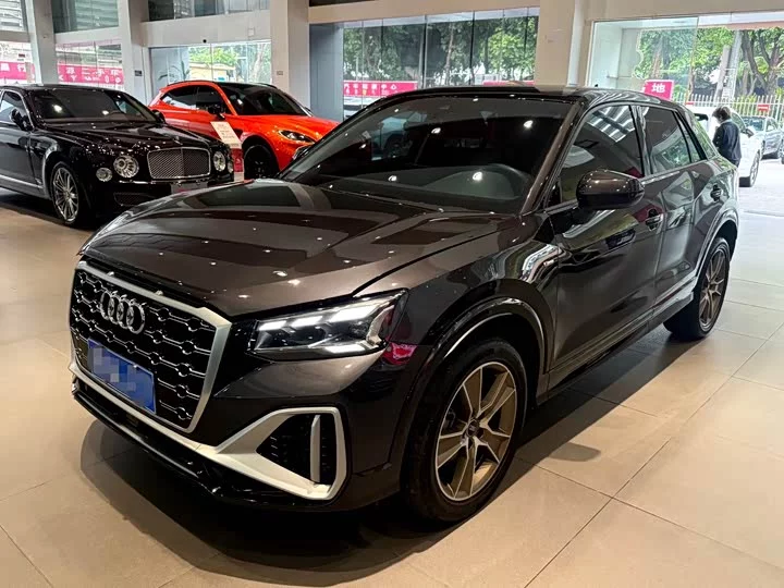 Audi Q2L