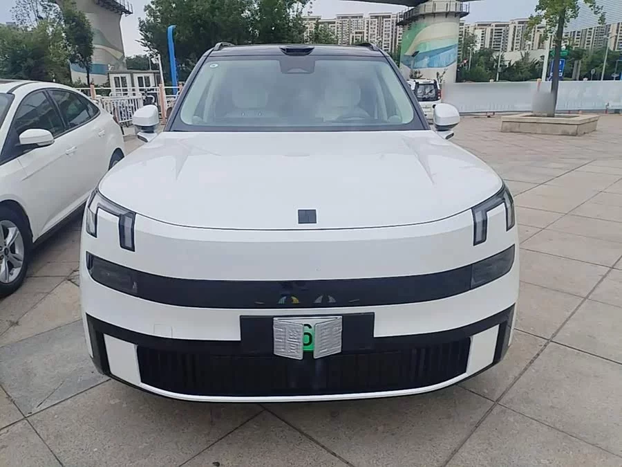 Lynk & Co 900