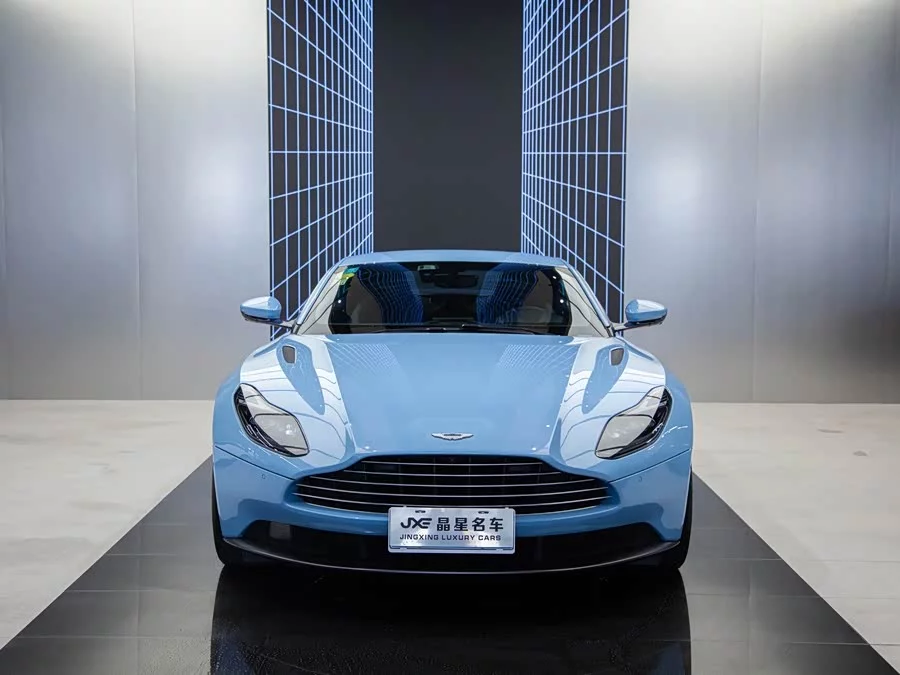Aston Martin DB11