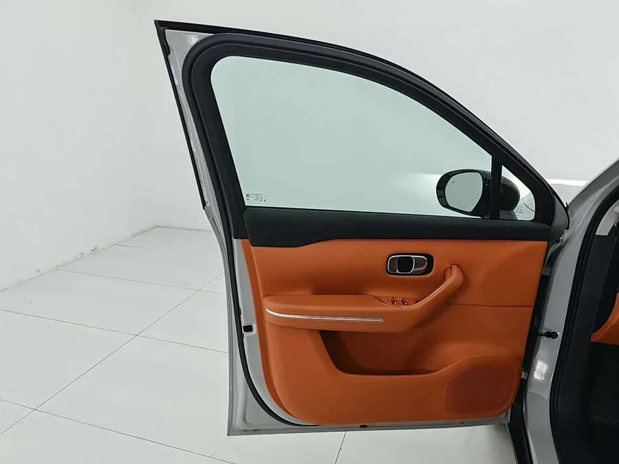 Leapmotor C10