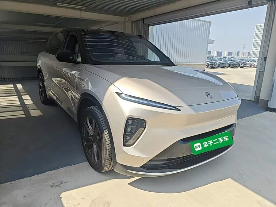 NIO ES8