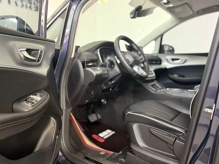 Roewe iMAX8