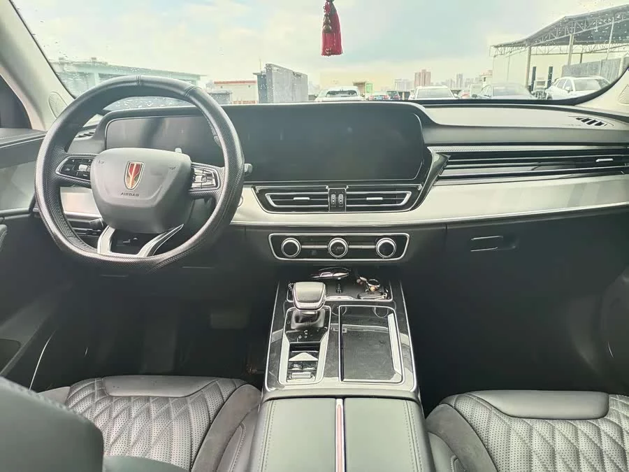 Hongqi HS5