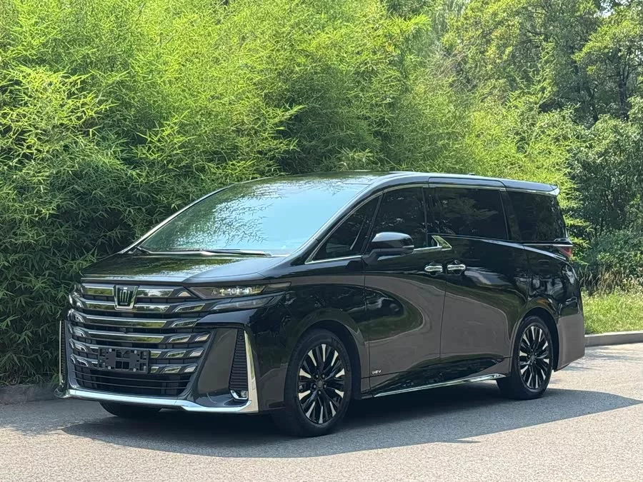 Toyota Crown Vellfire