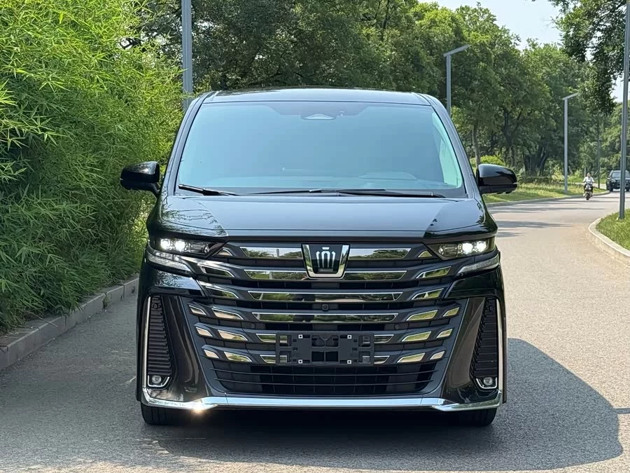 Toyota Crown Vellfire