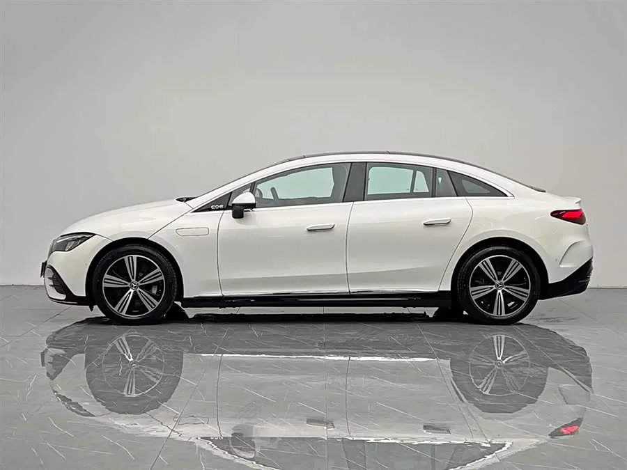 Mercedes Benz EQE