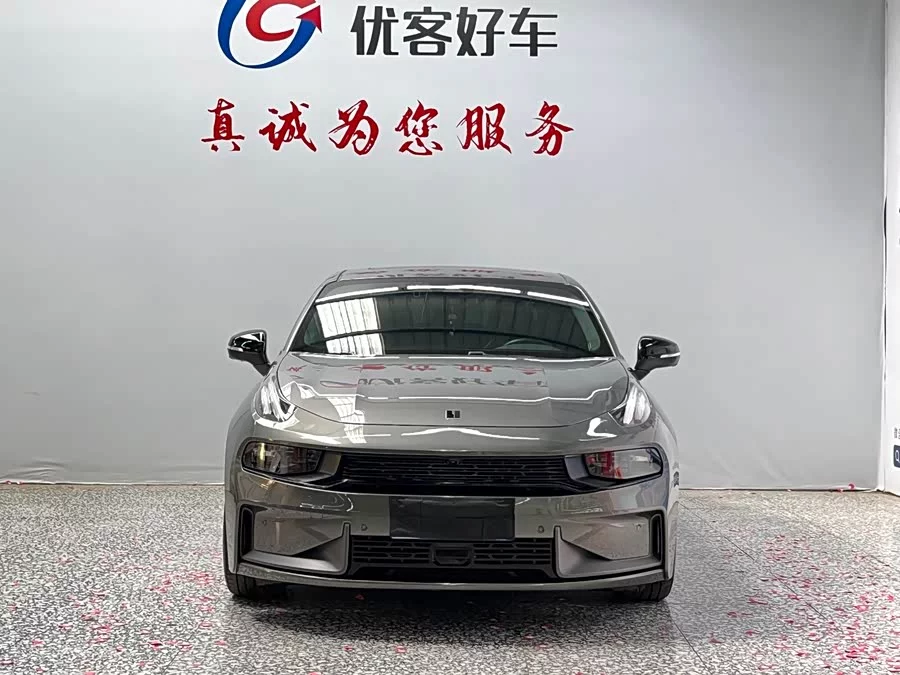 Lynk & Co 03