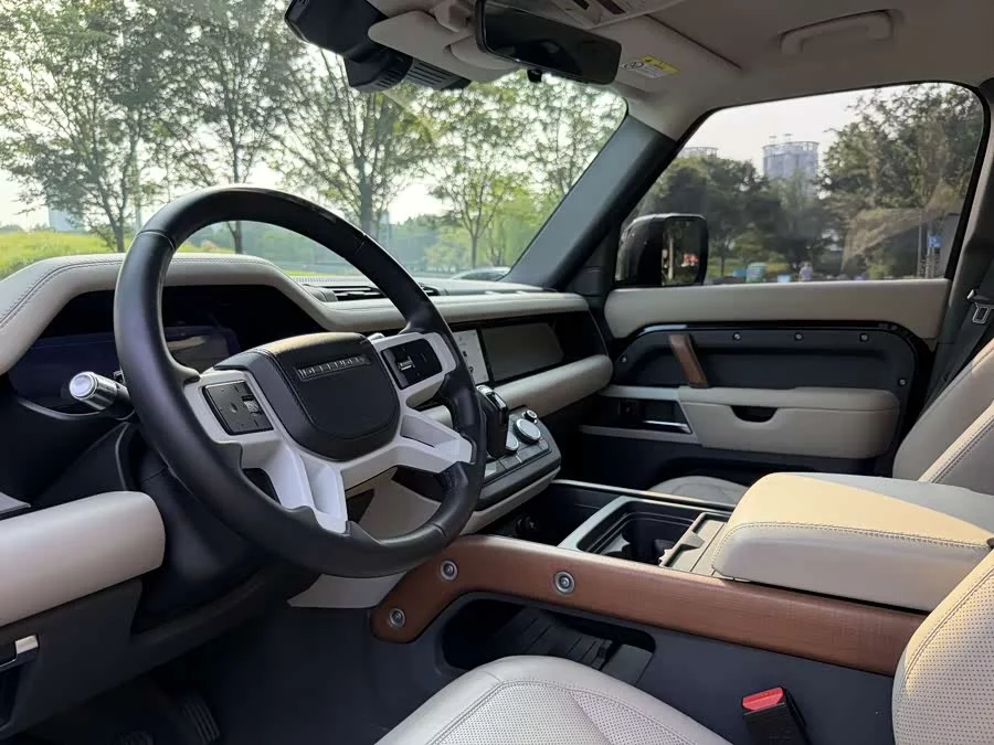 Land Rover guard