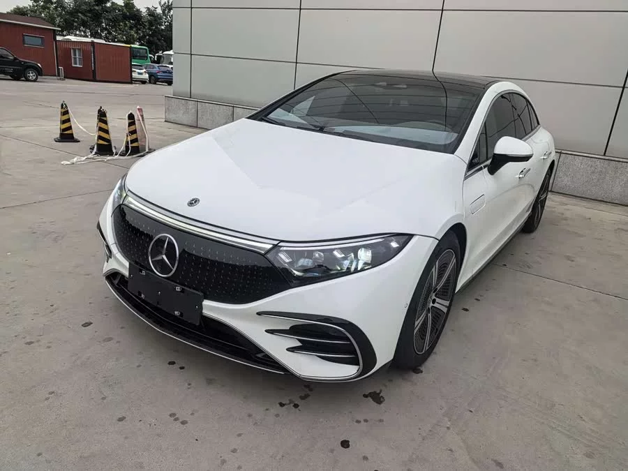Mercedes Benz EQS