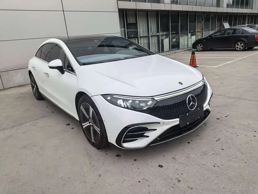 Mercedes Benz EQS