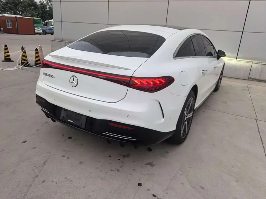 Mercedes Benz EQS